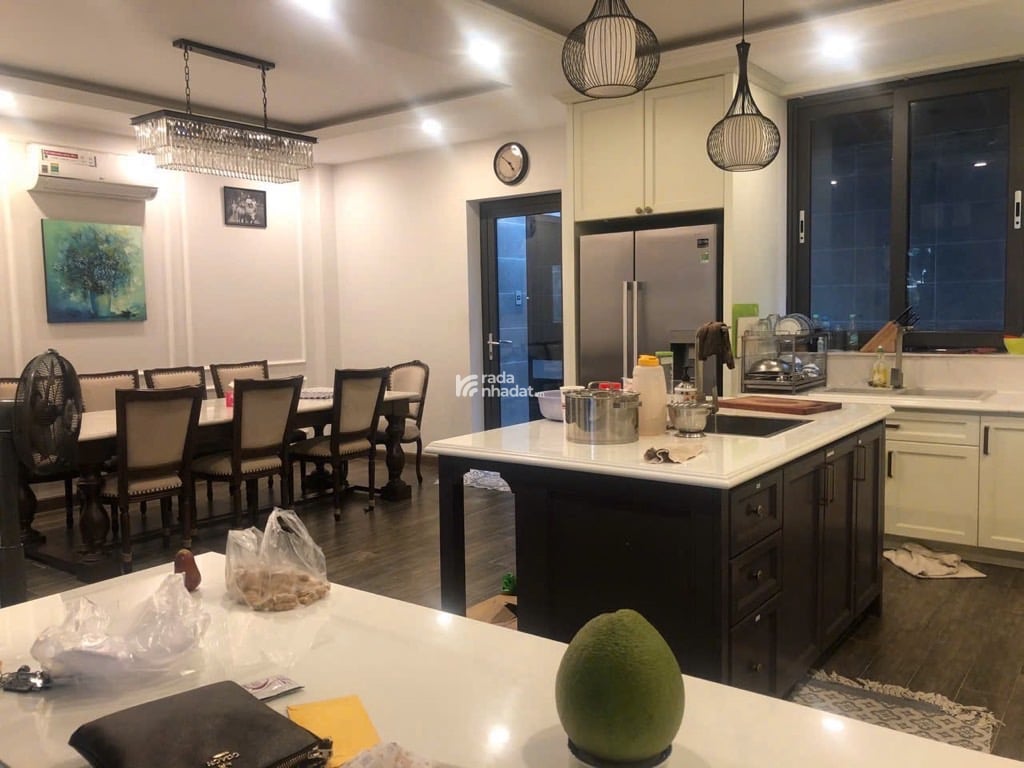 Bán nhà mặt tiền Tân Phong Q7 - 126m2 - 5 tầng sổ đẹp , có hầm gara , thang máy