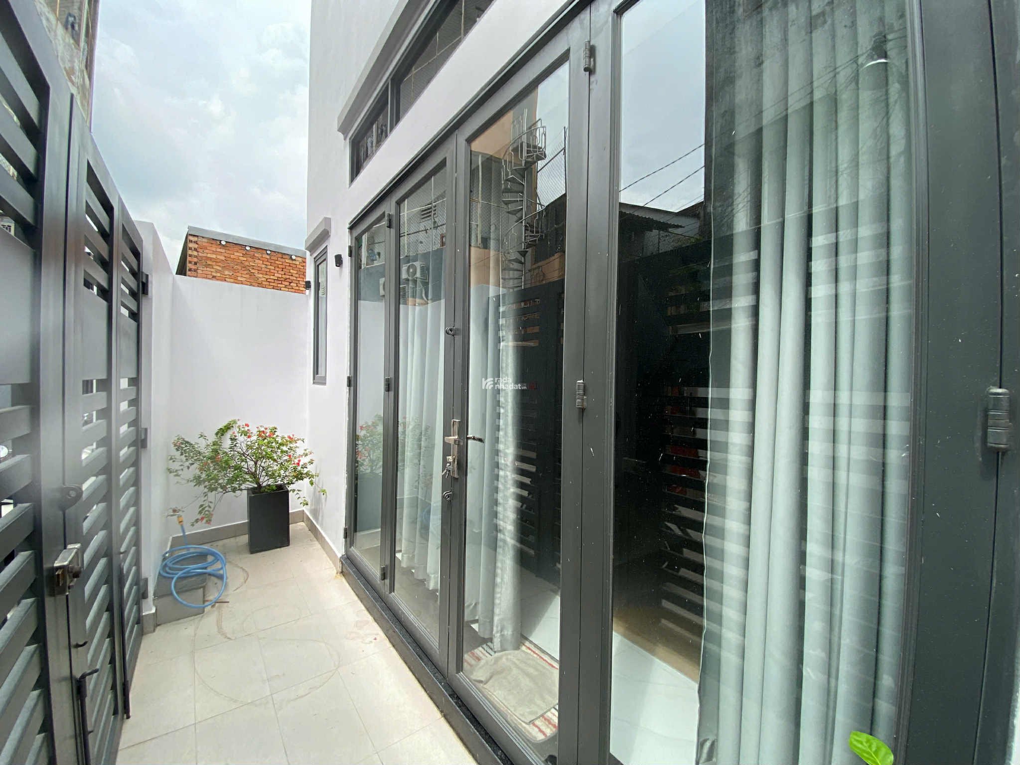 Bán nhà sát mặt tiền đường Tỉnh Lộ 10, DT 63m2, xây mới 1 trệt, 1 lầu