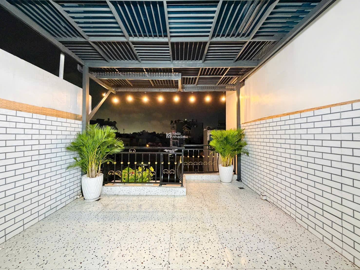 NHÀ XÂY MỚI - Ô TÔ NGỦ NHÀ - GẦN SIÊU THỊ EMART PHAN HUY ÍCH