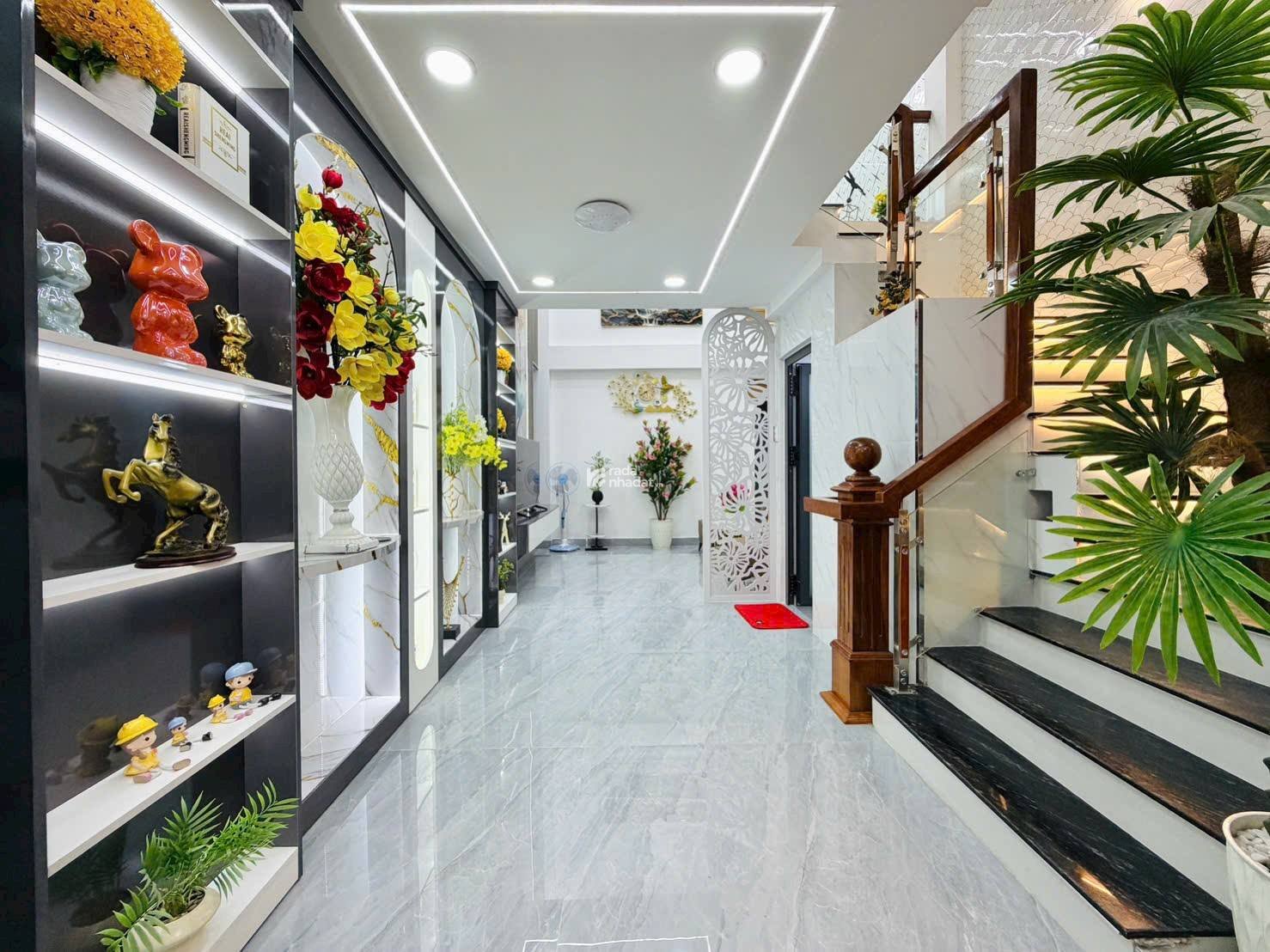 NHÀ XÂY MỚI - Ô TÔ NGỦ NHÀ - GẦN SIÊU THỊ EMART PHAN HUY ÍCH