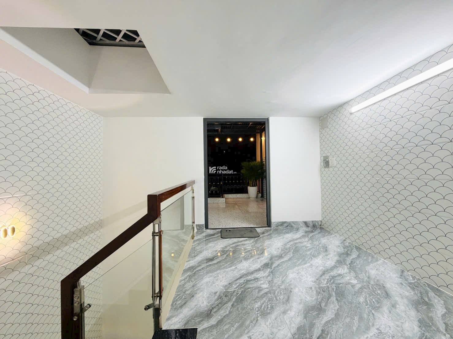 NHÀ XÂY MỚI - Ô TÔ NGỦ NHÀ - GẦN SIÊU THỊ EMART PHAN HUY ÍCH