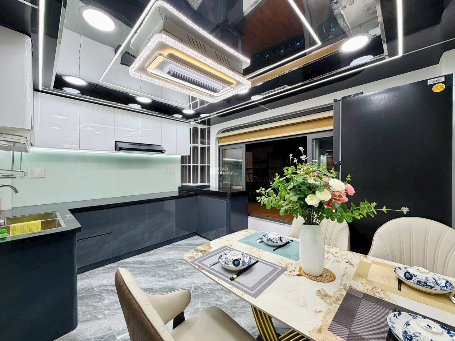 NHÀ XÂY MỚI - Ô TÔ NGỦ NHÀ - GẦN SIÊU THỊ EMART PHAN HUY ÍCH