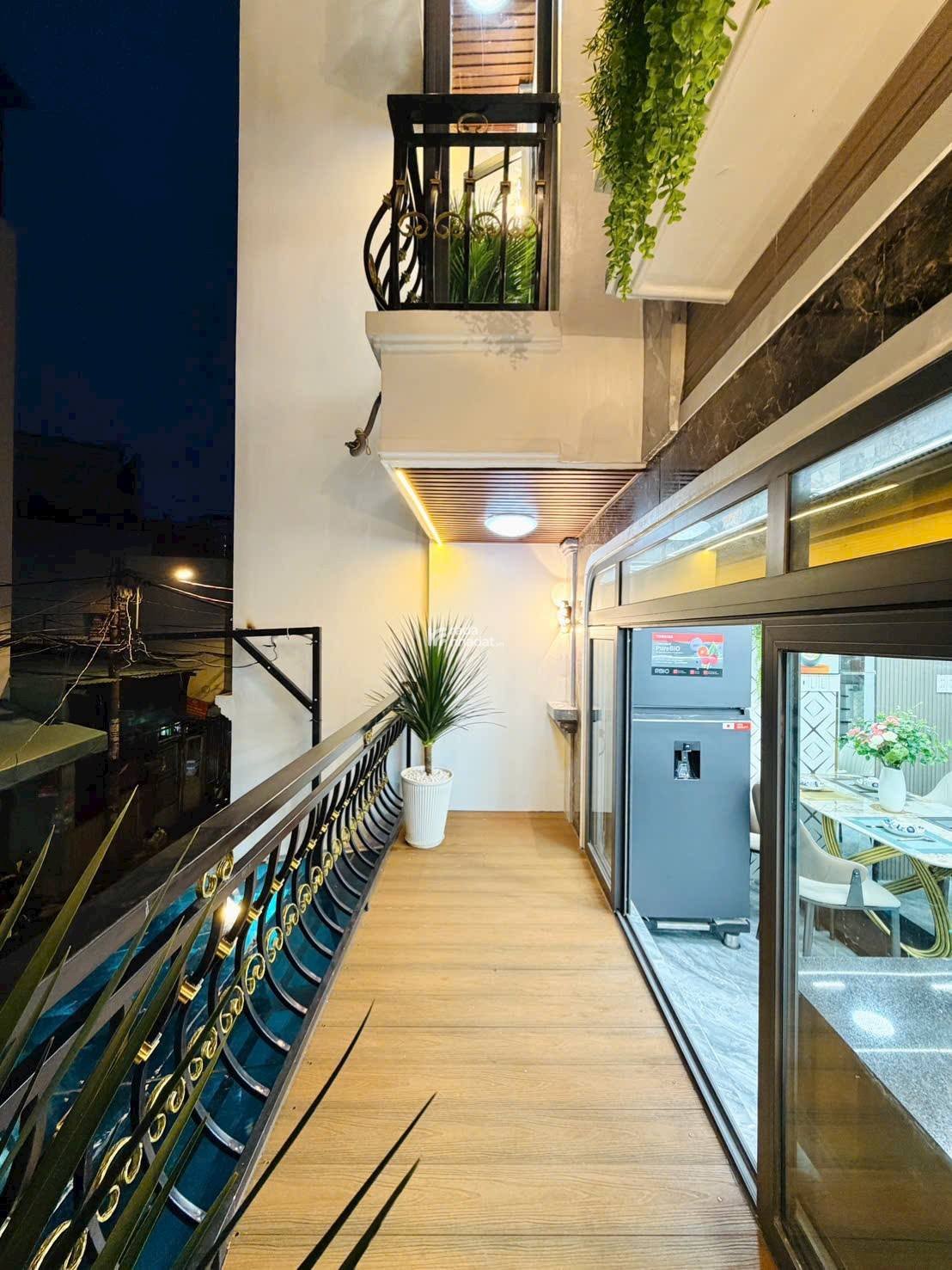 NHÀ XÂY MỚI - Ô TÔ NGỦ NHÀ - GẦN SIÊU THỊ EMART PHAN HUY ÍCH