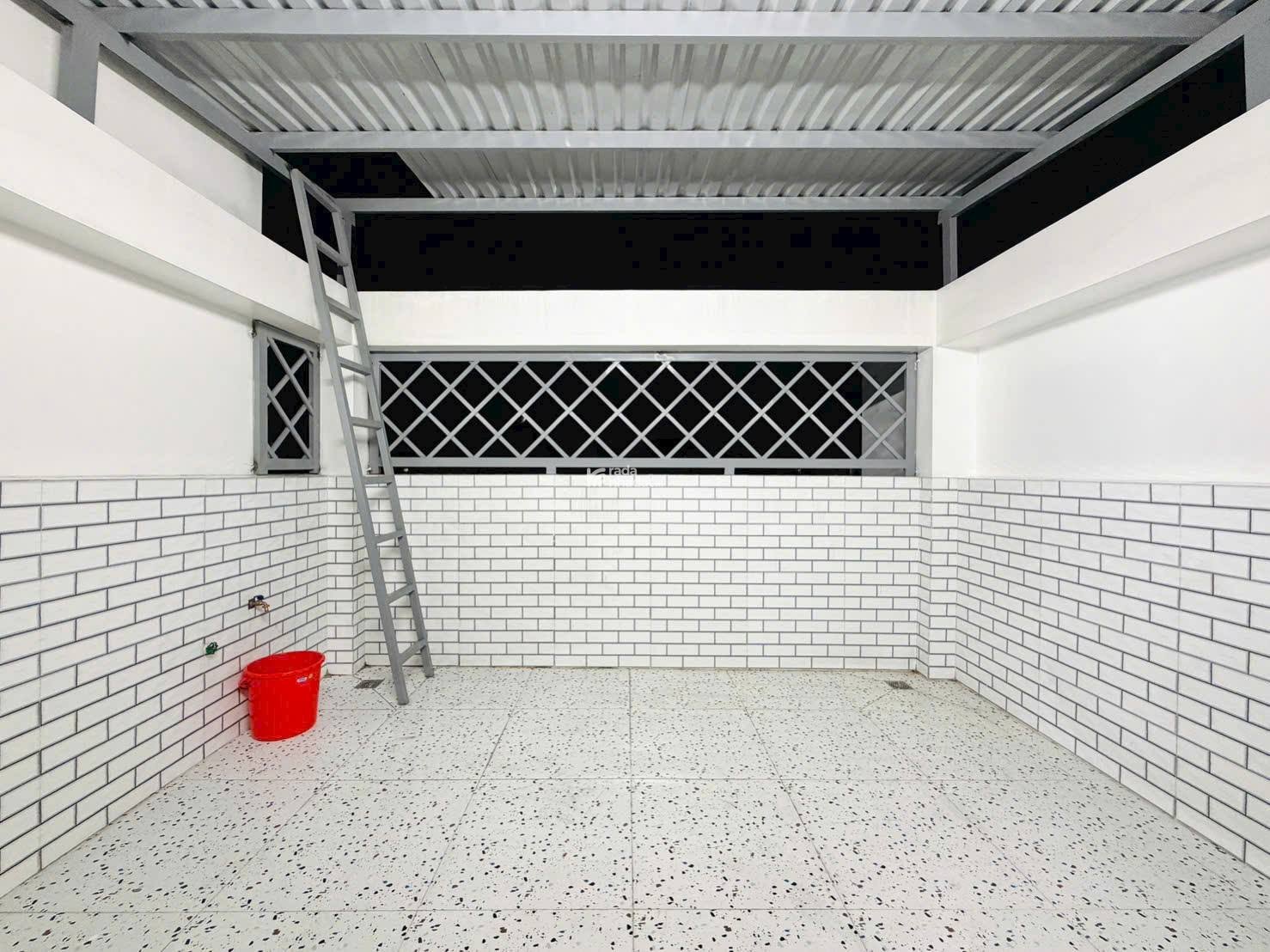 NHÀ XÂY MỚI - Ô TÔ NGỦ NHÀ - GẦN SIÊU THỊ EMART PHAN HUY ÍCH