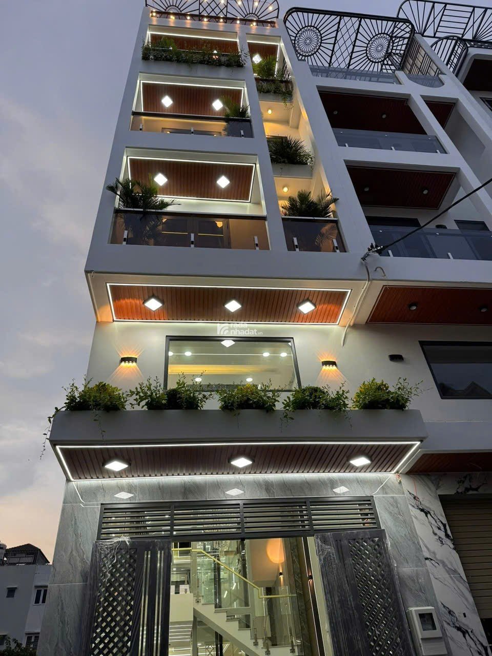 Bán nhà 4 tầng mới xây sổ hồng riêng