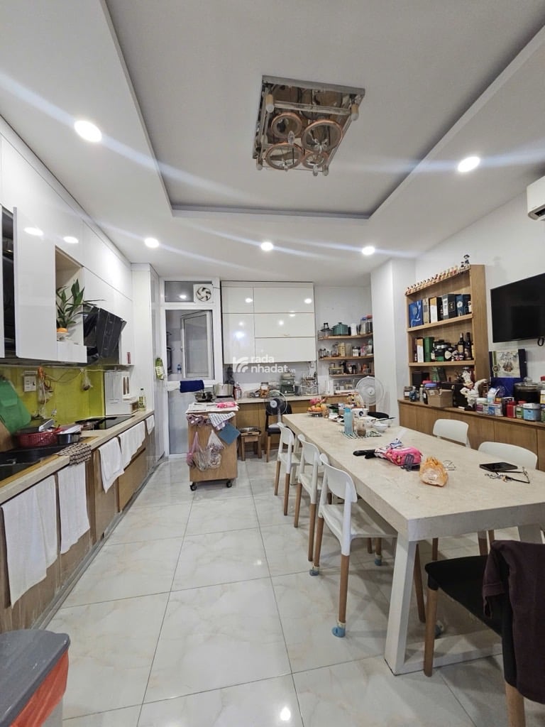 NGAY SÂN BAY, HXH TRƯỜNG SA, PHÚ NHUẬN, 65M2 CÓ KC Ở NGAY. GIẢM 350TR CHỈ CÒN 16T TL 