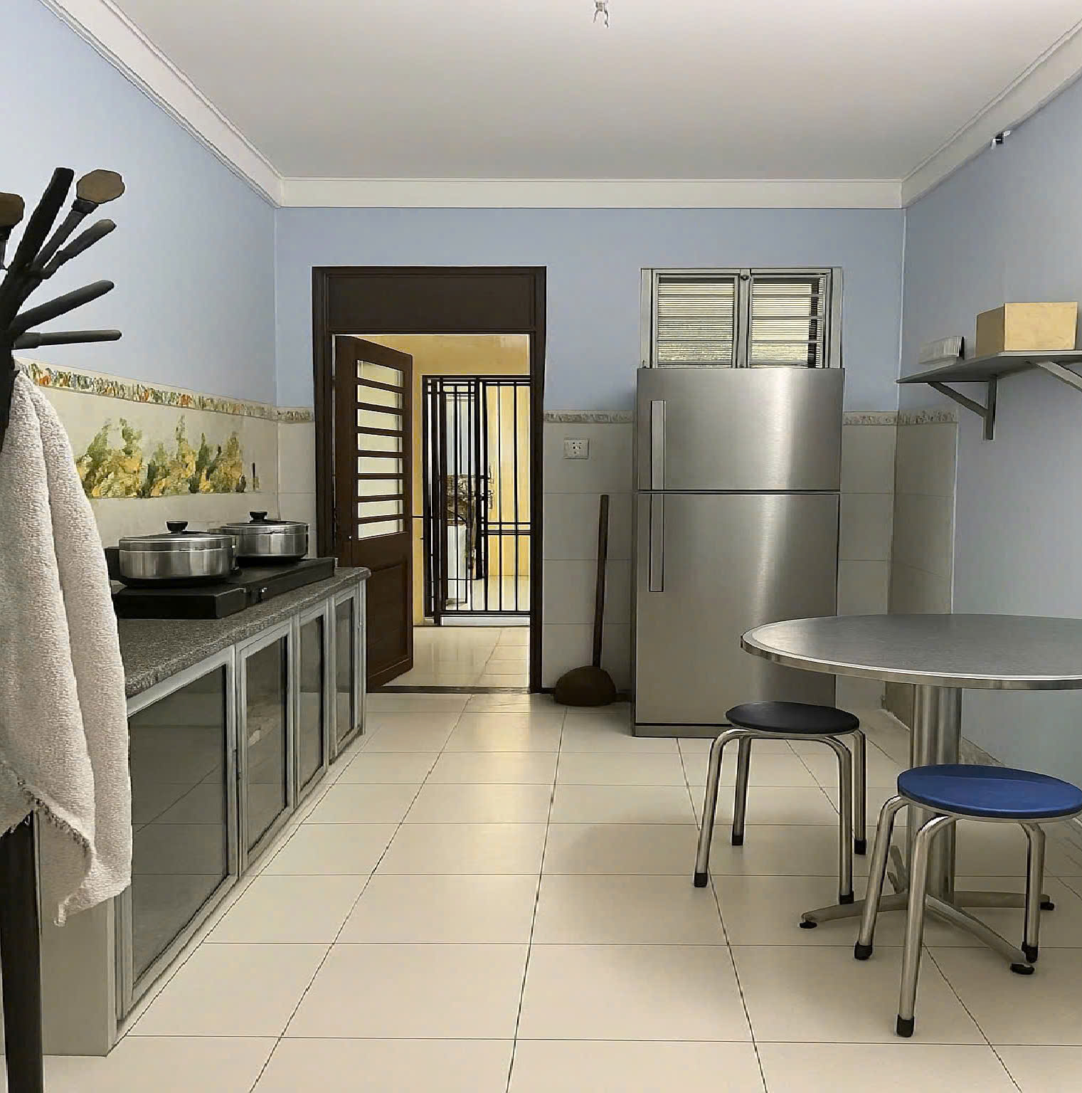 Nhà 2 mặt Hẻm Ô tô Cách Mạng Tháng Tám - QUẬN 10 - 146 m2 vuông vức - 6.6 tỷ 