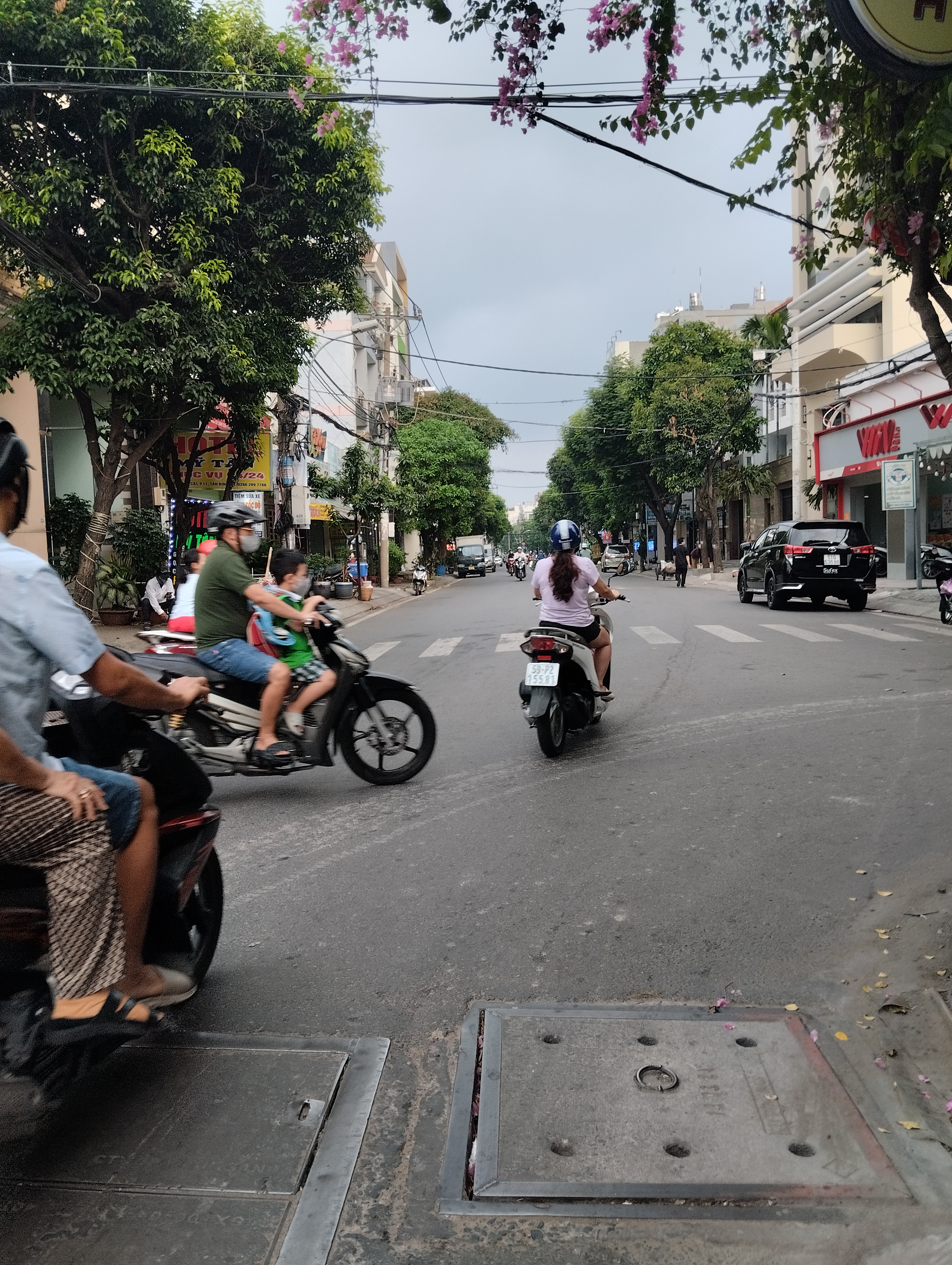 NHÀ MỚI ĐẸP ĐÓN TẾT - 5 TẦNG THANG MÁY - HẺM THÔNG Ô TÔ - GẦN SIÊU THỊ EMART & GA T3