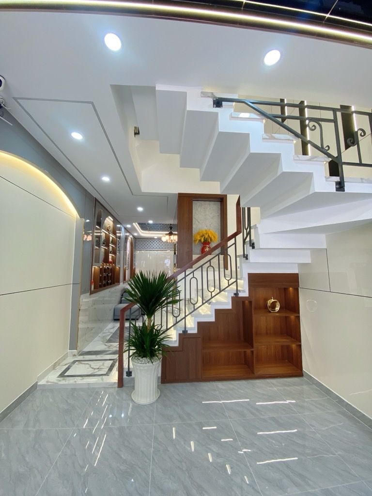 NHÀ MỚI ĐẸP ĐÓN TẾT - 5 TẦNG THANG MÁY - HẺM THÔNG Ô TÔ - GẦN SIÊU THỊ EMART & GA T3