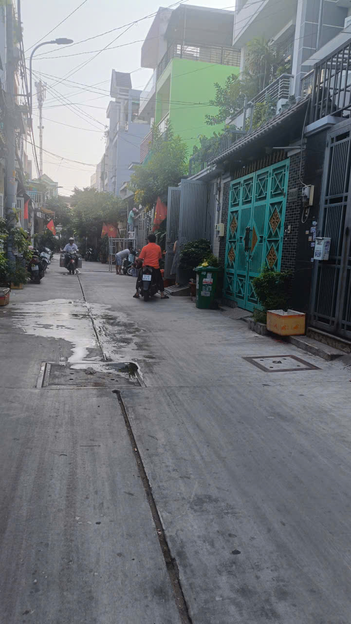 BÁN NHÀ ĐƯỜNG MÃ LÒ,GẦN BV QUẬN (5m x 18m x CẤP 4) 6,7 TỶ TL