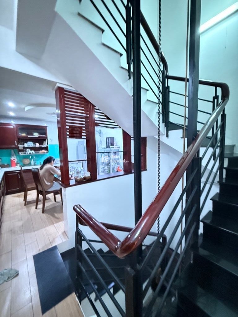 TÂN BÌNH VIP NHÀ 6 TẦNG RẤT ĐẸP - HXH NHỰA SẠCH SẼ CÁCH MẶT TIỀN 20M - 8PN CÓ THỂ CẢI TẠO THÊM