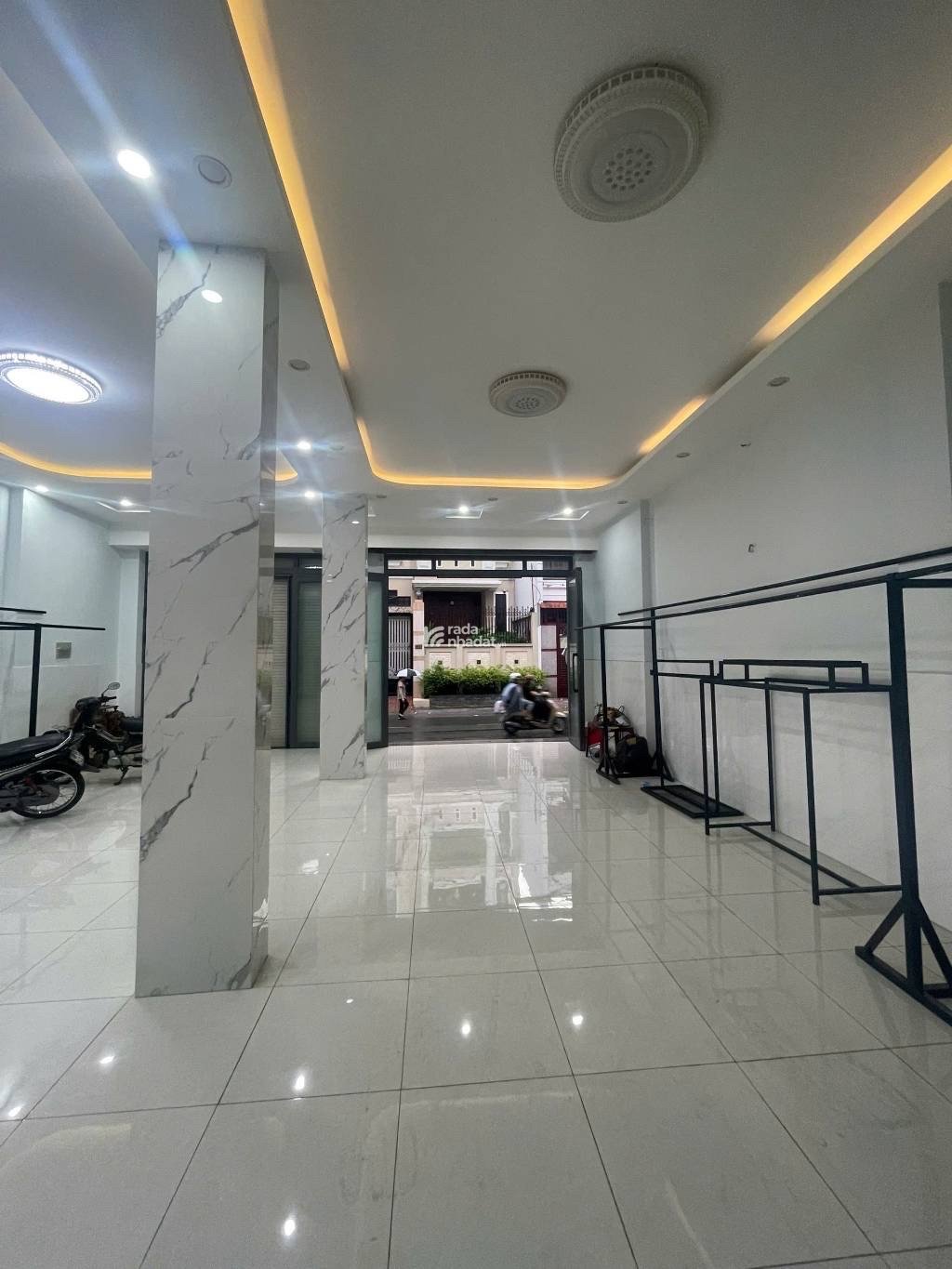  Mặt tiền Bình Tân, vị trí kinh doanh sầm uất, 1trệt 3lầu, 8 phòng ngủ 