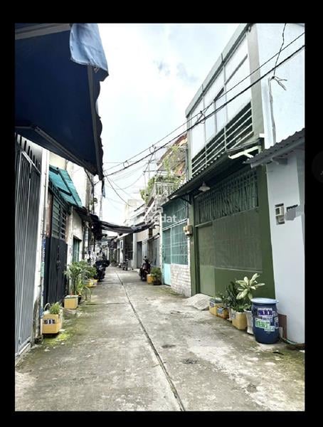 Vị trí đắc địa, hẻm ba gác, cách 7m ra mặt tiền Bùi Dương Lịch, ngay ngã tư Gò Mây, đi Aeon Tân Phú