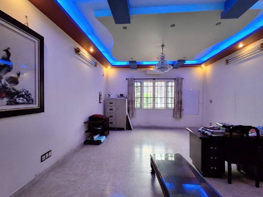 BÁN NHÀ MẶT TIỀN  KHU VIP VANG ĐAI TRONG