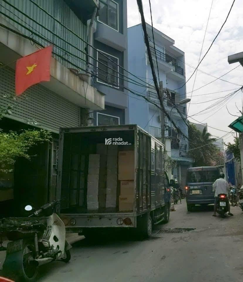 Bán nhà Gò Vấp, hẻm xe hơi Dương Quảng Hàm, ngay Emart, 68M2, 3 tầng, 4Pn, 9.4 tỷ TL