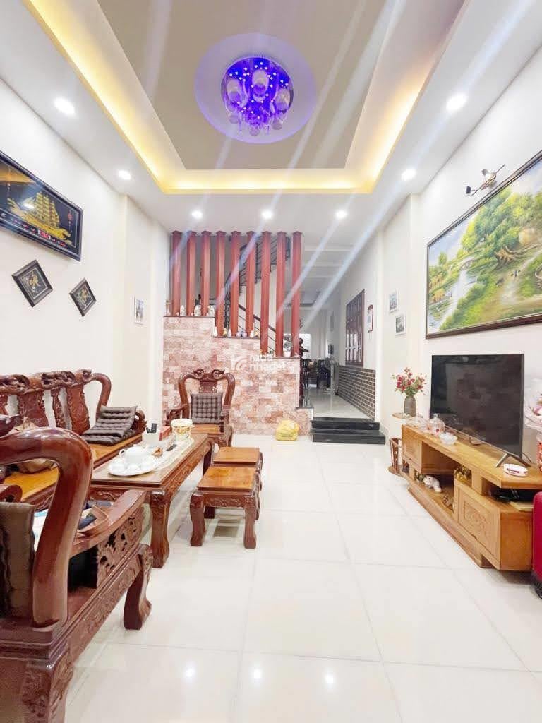 Bán nhà Gò Vấp, hẻm xe hơi Dương Quảng Hàm, ngay Emart, 68M2, 3 tầng, 4Pn, 9.4 tỷ TL