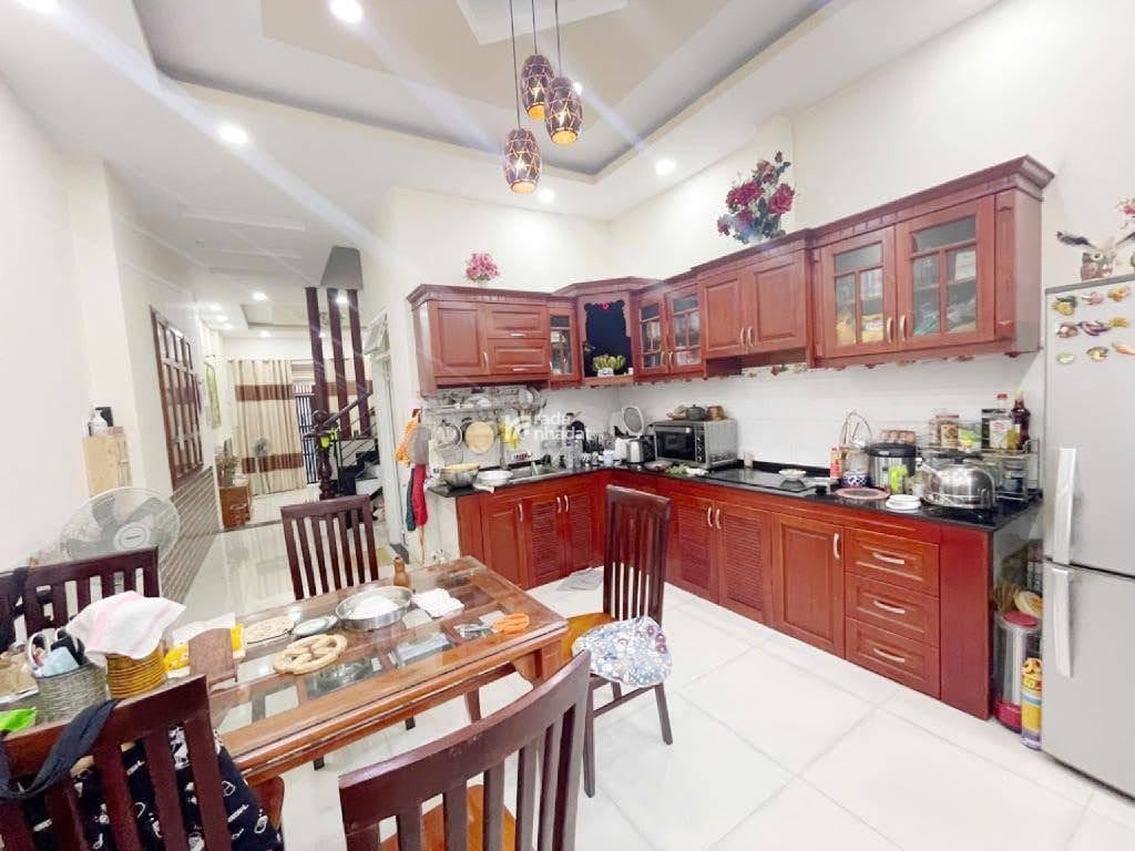 Bán nhà Gò Vấp, hẻm xe hơi Dương Quảng Hàm, ngay Emart, 68M2, 3 tầng, 4Pn, 9.4 tỷ TL