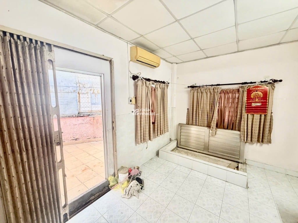 HẺM XE HƠI SÁT VÁCH. HOÀNG HOA THÁM, BÌNH THẠNH, 2 TẦNG Ở NGAY. GIẢM 550TR CHỈ CÒN 3.25T TL 