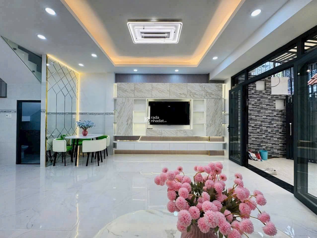 Nhà đẹp gần DH Marketing -thông số đẹp 5,7*12 - 4 lầu BTCT - khu dân trí có bãi ôtô - chỉ nhỉnh 6T