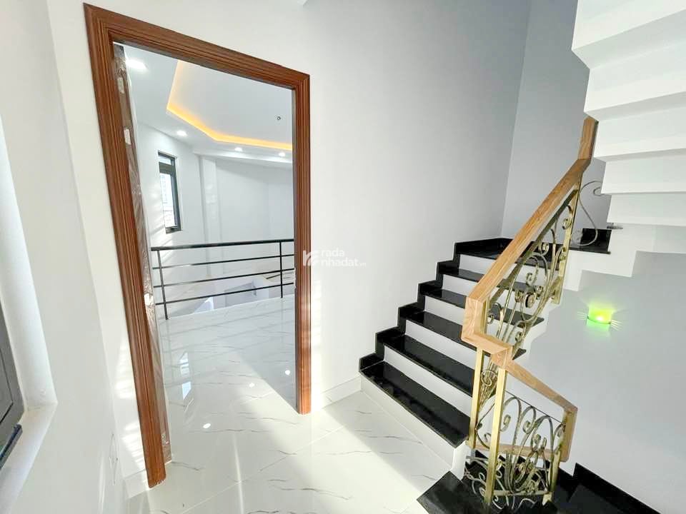 Bán nhà mới 3 lầu 6PN hẻm xe hơi đường Bông Sao Phường 5 Quận 8