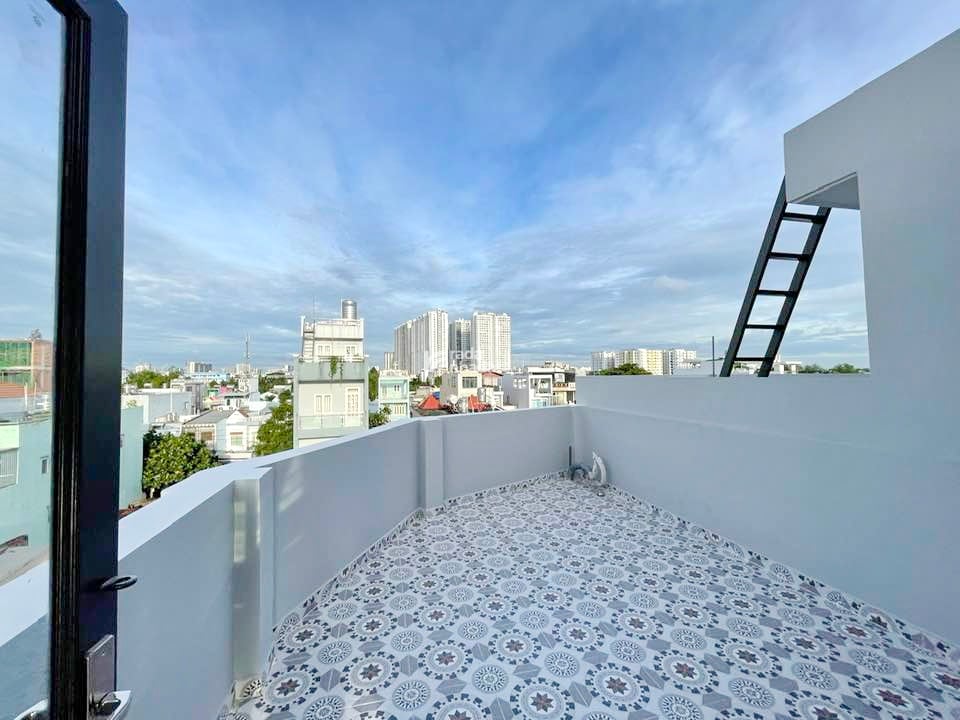 Bán nhà mới 3 lầu 6PN hẻm xe hơi đường Bông Sao Phường 5 Quận 8