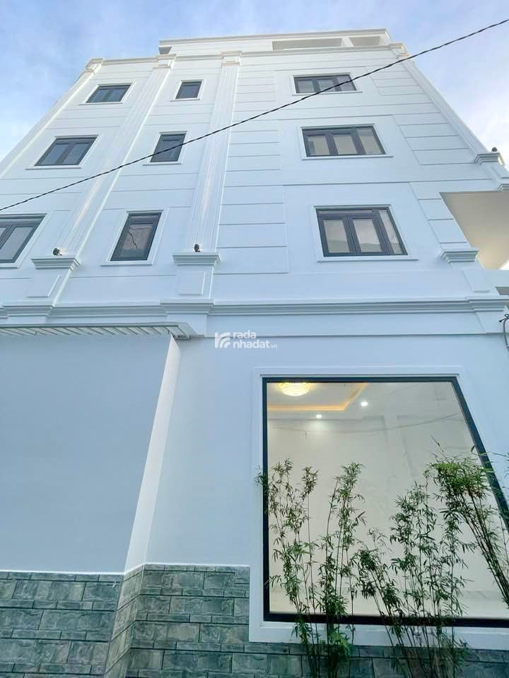 Bán nhà mới 3 lầu 6PN hẻm xe hơi đường Bông Sao Phường 5 Quận 8