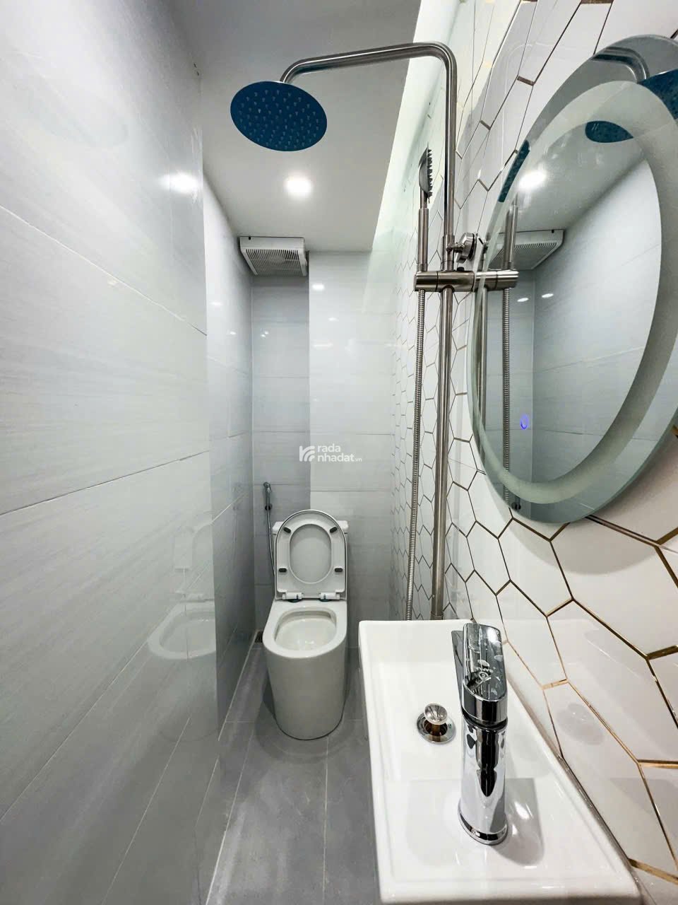 Nhà đẹp, 1 lầu, 2 phòng ngủ, Hẻm 122, Dương Quảng Hàm. Gần ĐH Văn Lang, Emart