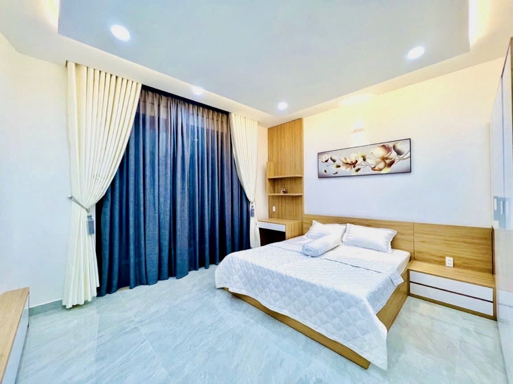 TRUNG TÂM GÒ VẤP - HẺM Ô TÔ QUAY ĐẦU - SÁT MẶT TIỀN QUANG TRUNG - 5 TẦNG THANG MÁY - ĐANG CHO THUÊ 