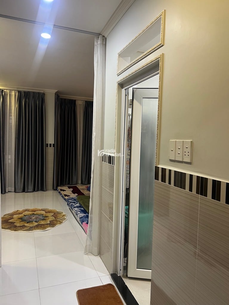 BÁN KHÁCH SẠN KẾ BÊN CHỢ BÌNH CHÁNH_ĐƯỜNG 10M KINH DOANH SẦM UẤT NGANG KHỦNG 12M HƠN 9,5 TỶ 