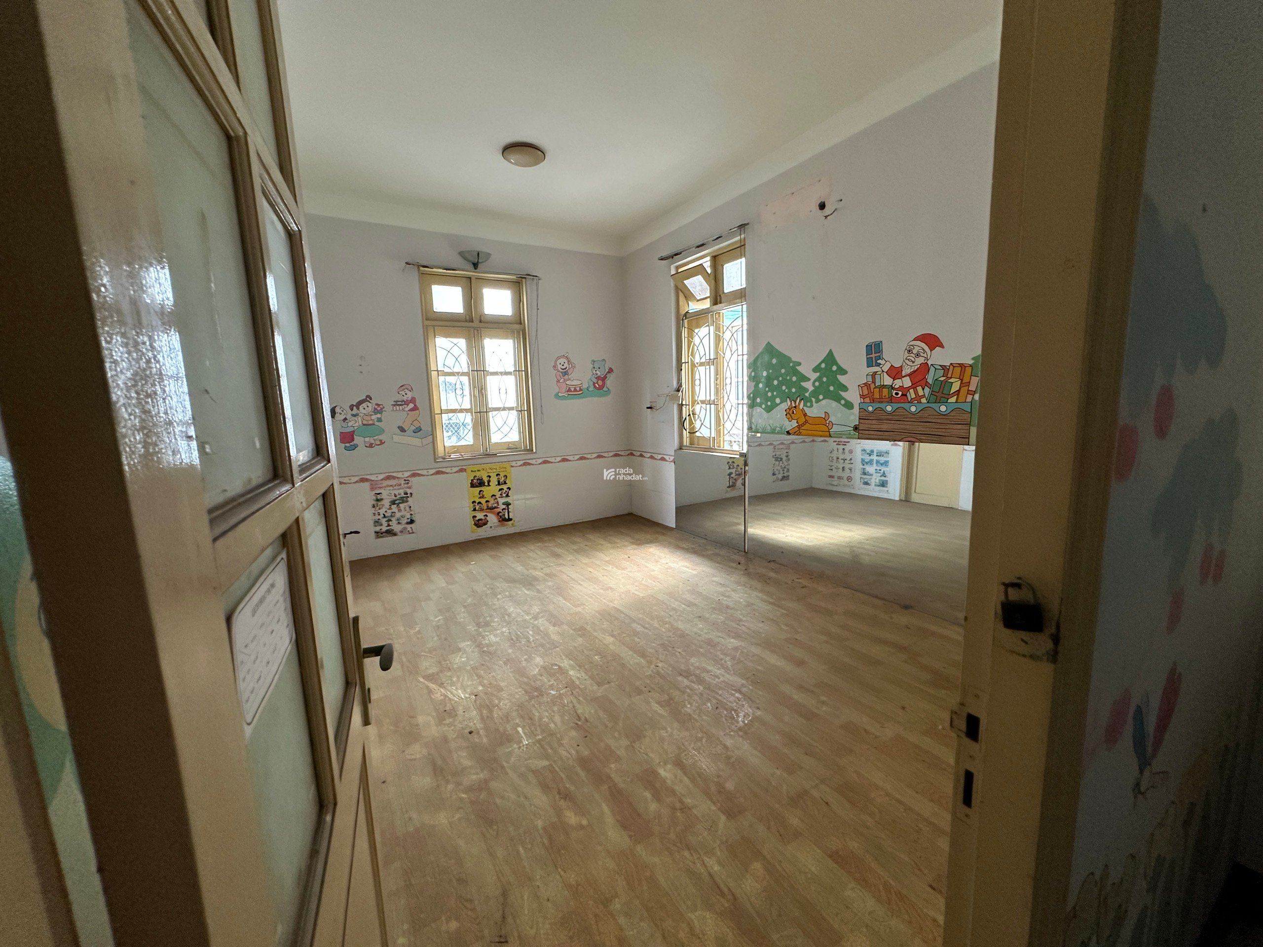 Chính chủ cho thuê biệt thự sân vườn 40/16 Nguyễn Văn Đậu, phường 5, quận Phú Nhuận