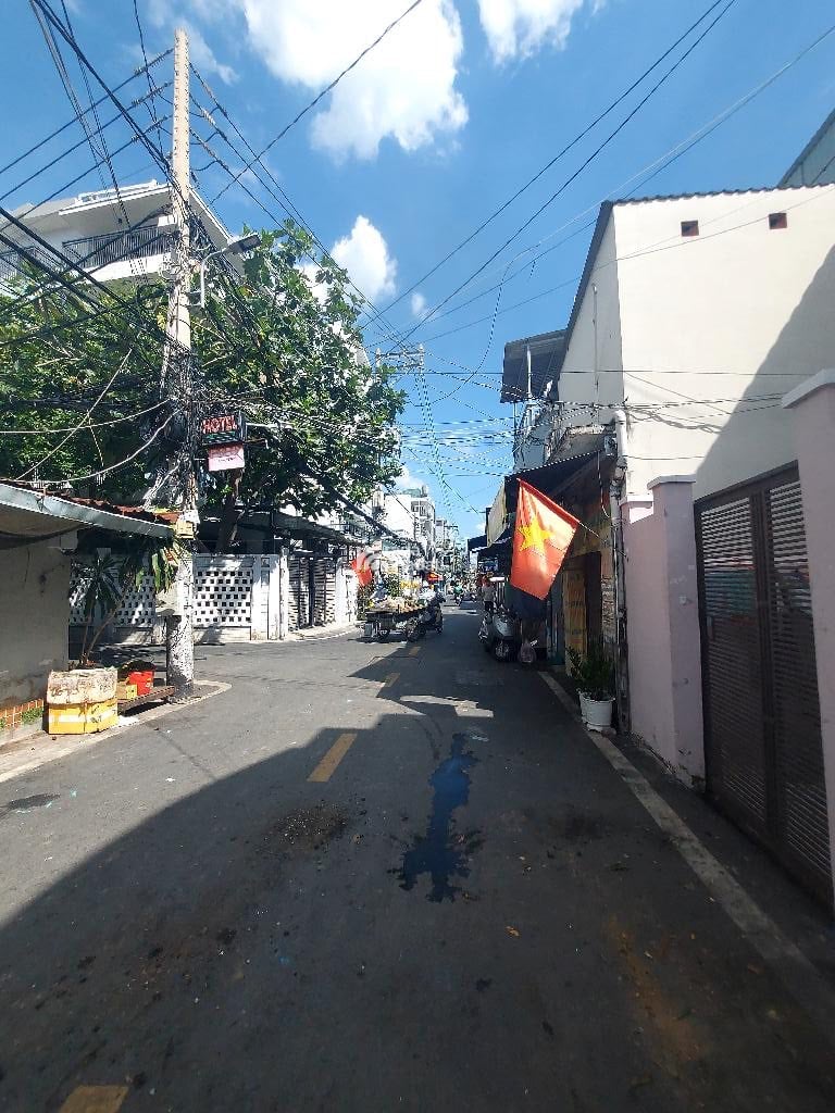 Nguyễn Thị Thập (ô tô ngủ trong nhà); 4x18m; chủ nhiệt bán; thông tứ tung; pháp lý chuẩn