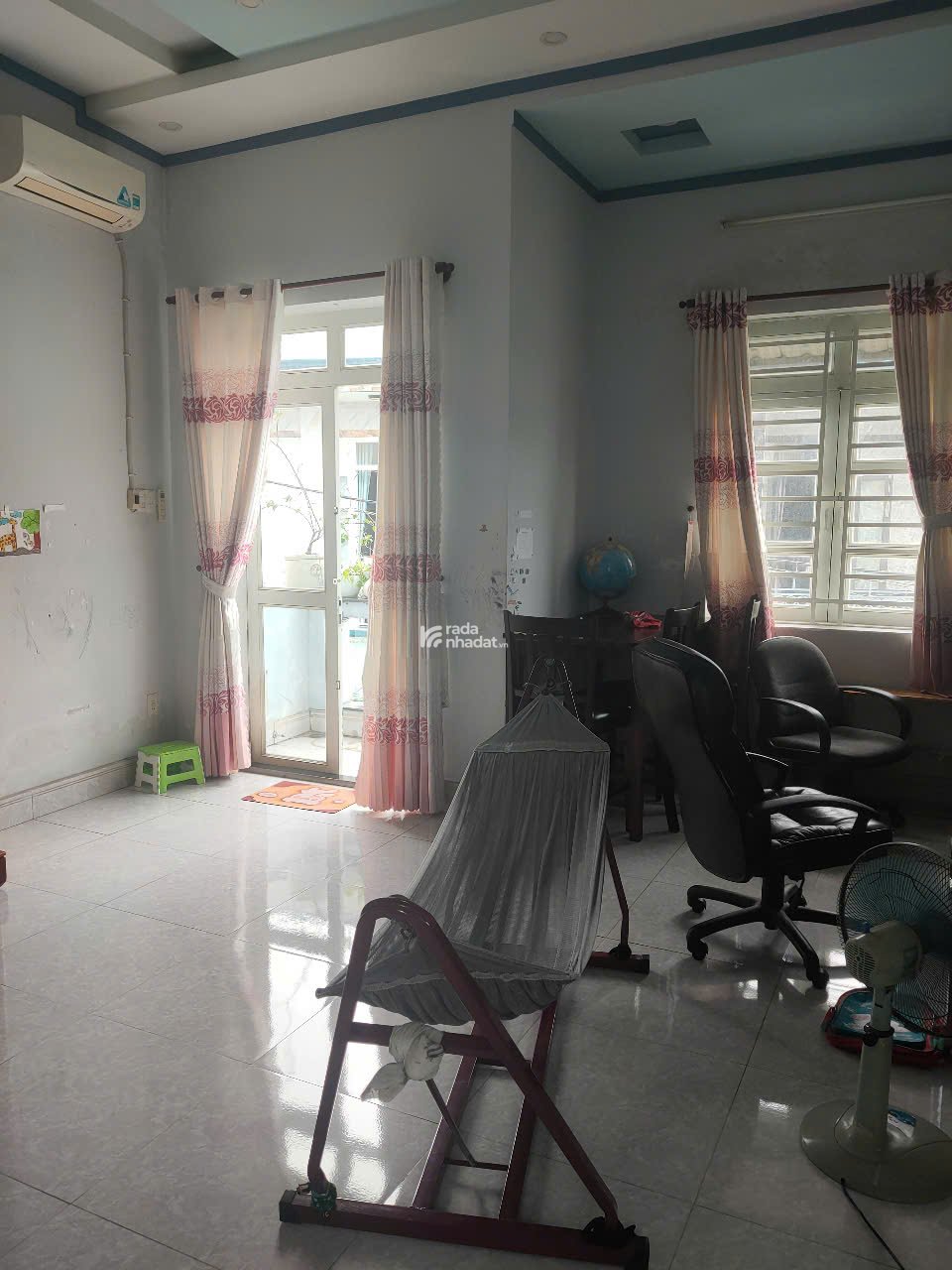 Nhà 150m2, tầng trệt": 1P.khách 1p. ănbếp 1 tolet, tầng 1 bankong P.khách 2.P. ngủ, 1 tolet. 