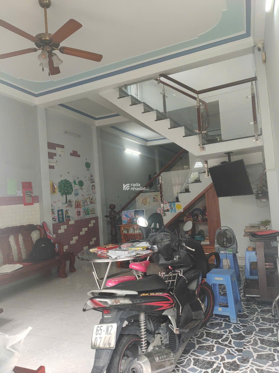 Nhà 150m2, tầng trệt": 1P.khách 1p. ănbếp 1 tolet, tầng 1 bankong P.khách 2.P. ngủ, 1 tolet. 