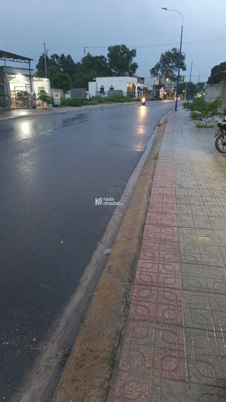 Chính chủ bán đất trung tâm Thuận An có nhà đường nhựa lớn sổ hồng riêng