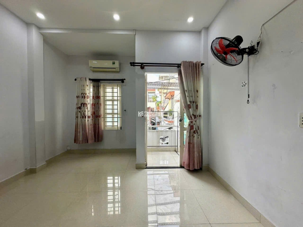 Bán nhà Nguyễn Hữu Cảnh, 2 Tầng đúc kiên cố