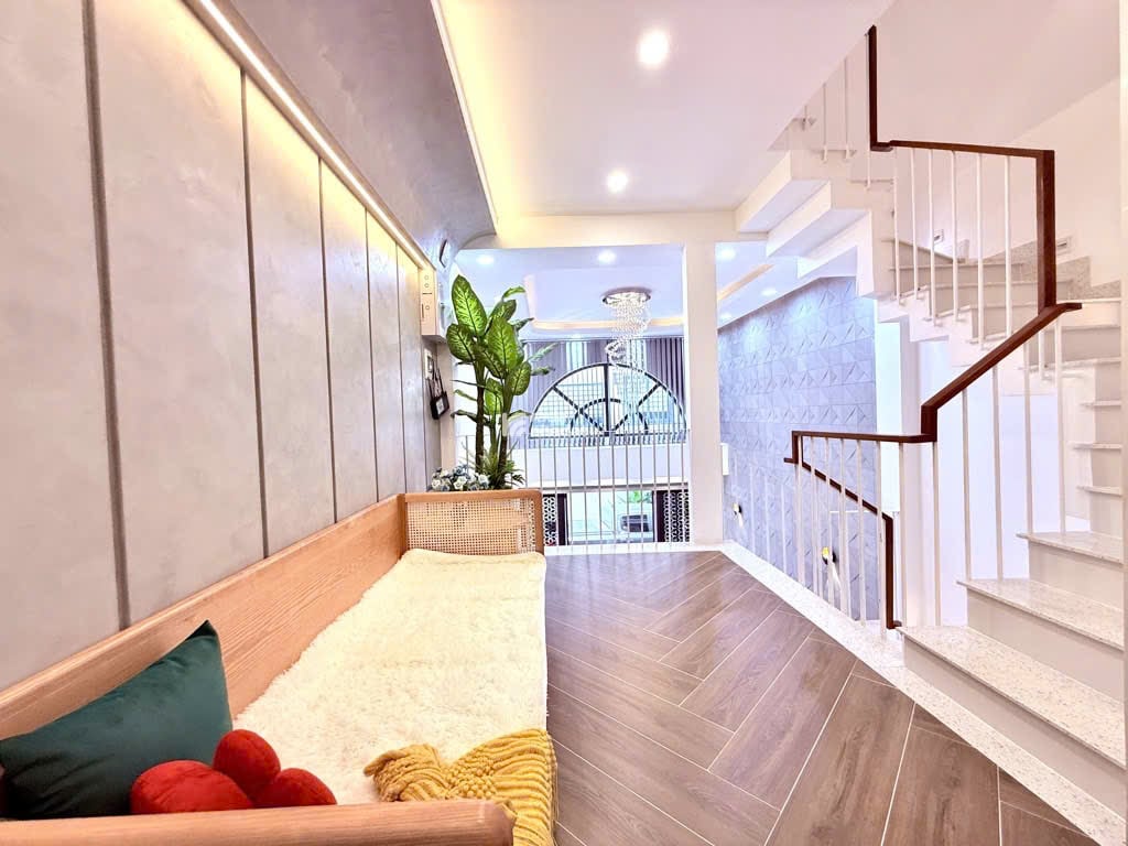 Nhà đẹp mới xây 100% Xe hơi vào nhà Phạm Văn Chiêu P9 Gò Vấp 5 tầng Giá 9.9tỷ