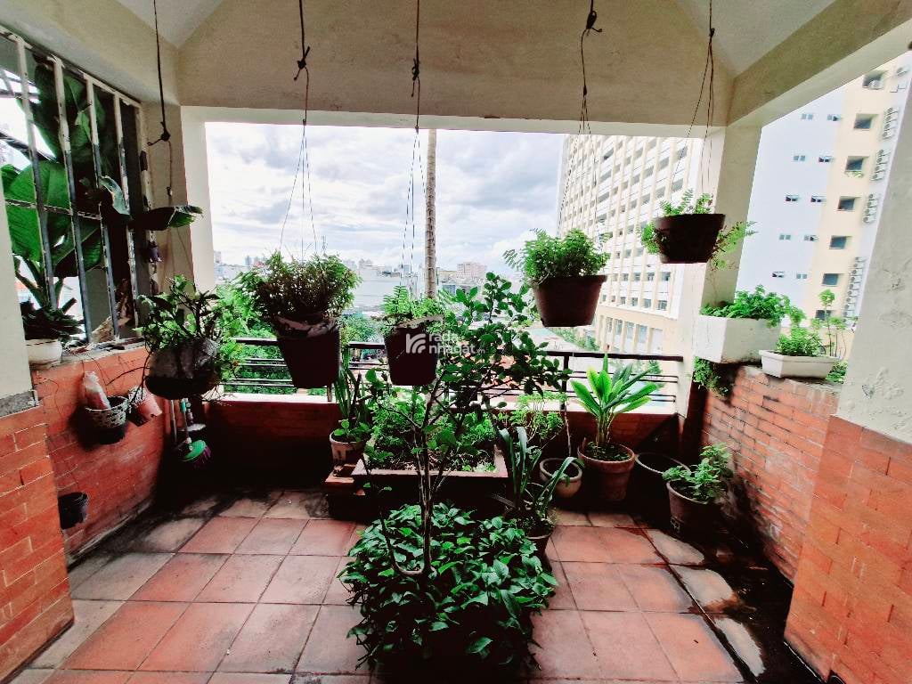 Nhà Mặt Tiền Cao Lỗ Quận 8, 4 Tầng DTSD 204m2, SHR Vuông Vức, Tiện Kinh Doanh Đa Ngành Nghề