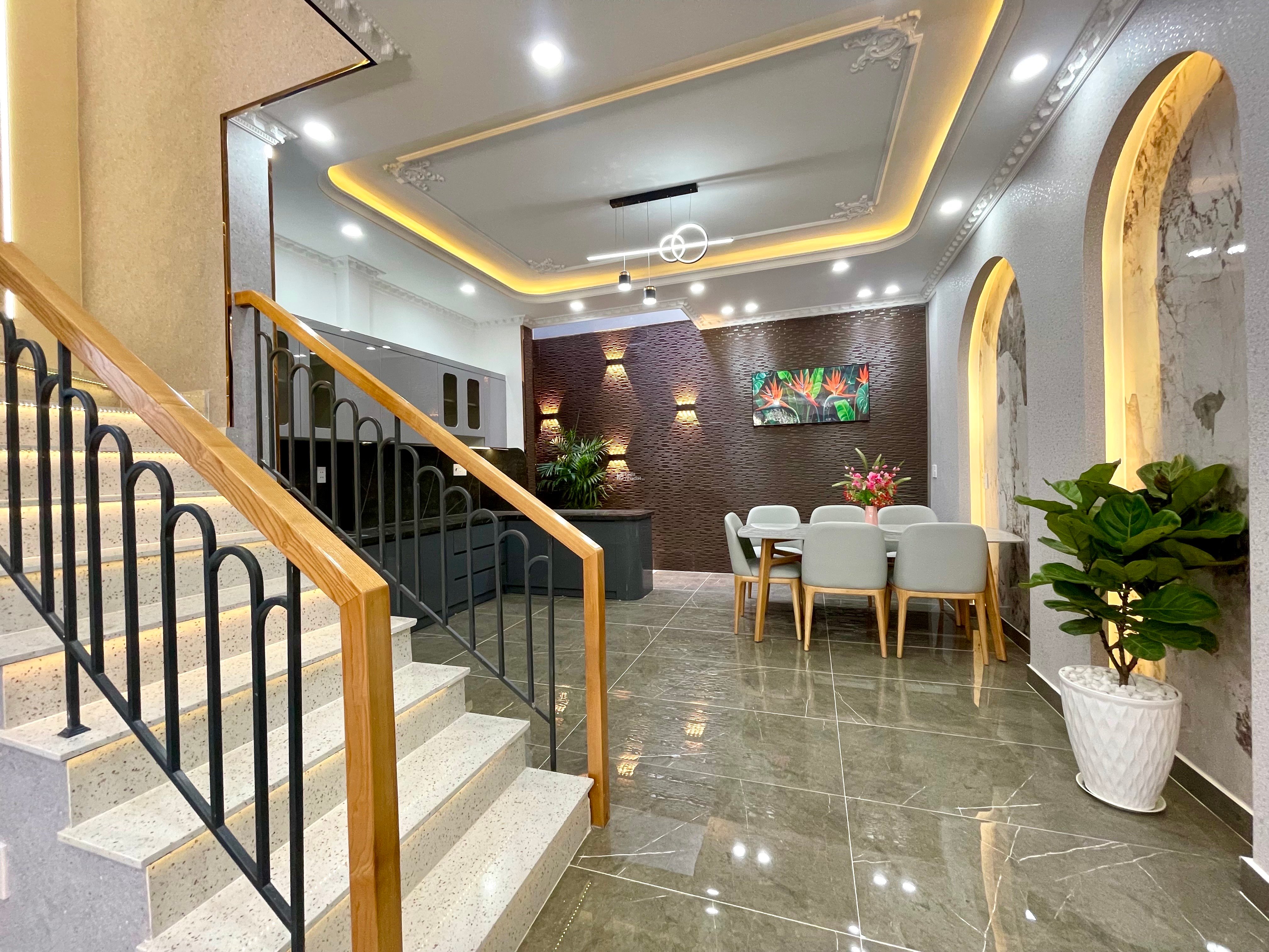 NHÀ 3 TẦNG KẾ EMART 2 - NGANG 5.2 DÀI 13 - FULL NỘI THẤT - NGUYỄN TƯ GIẢN - CHỈ 6.9 TỶ TL