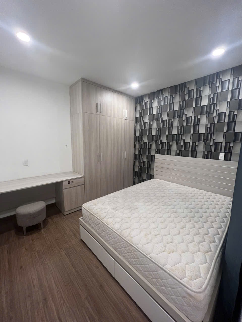 Cho thuê căn hộ 80m2, The Gold View