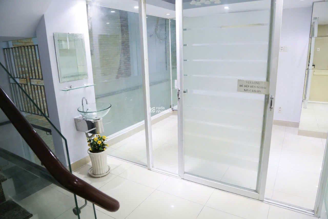 Nhà mặt tiền hẻm siêu đẹp Trần Hưng Đạo, Q.1