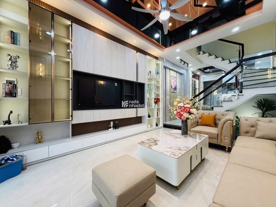 NHÀ ĐẸP 5 LẦU KHU NHÀ LẦU ĐỒNG BỘ - 4x15 - FULL NỘI THẤT CAO CẤP - CHỈ 8.9 TỶ TL