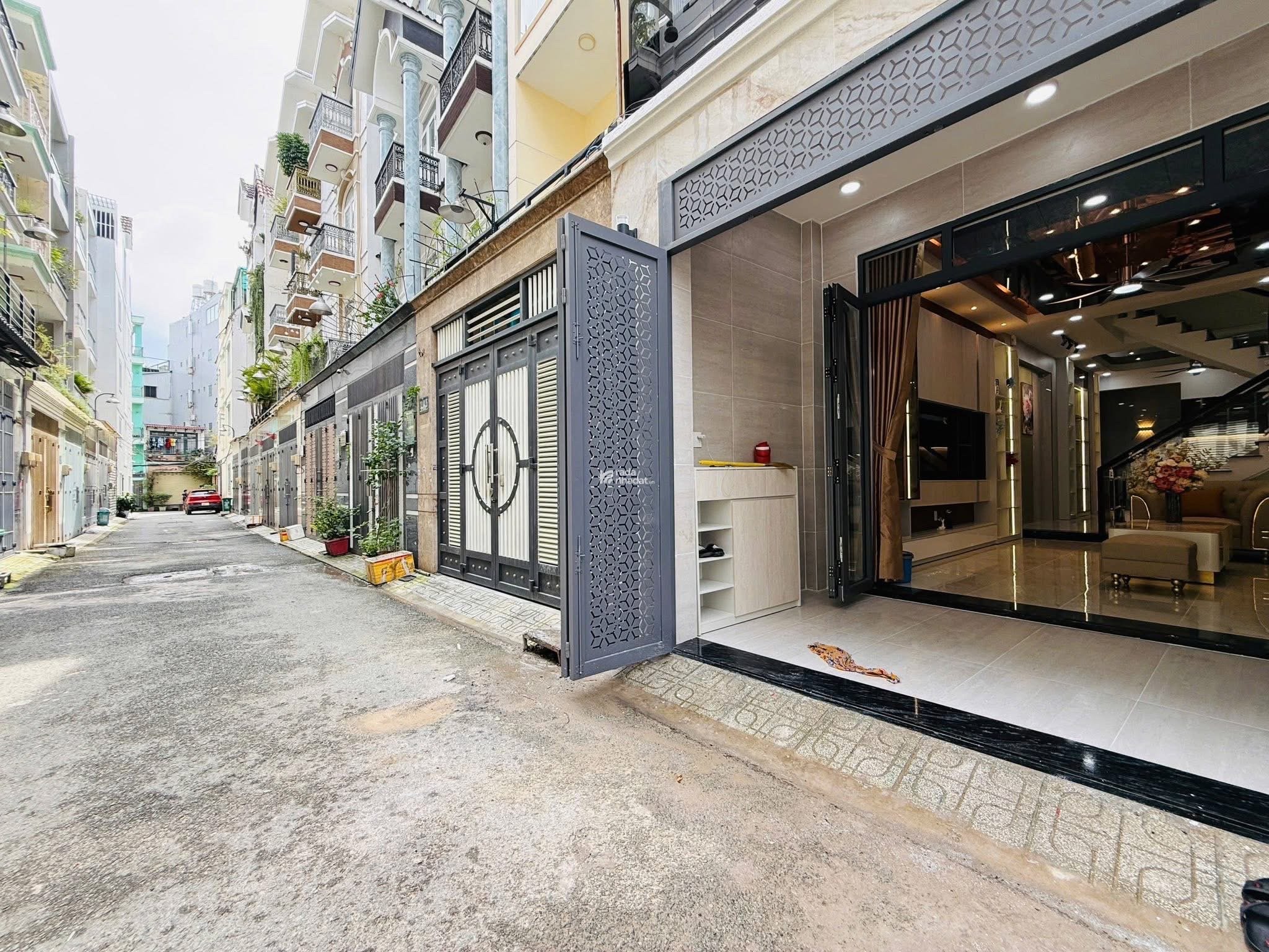 NHÀ ĐẸP 5 LẦU KHU NHÀ LẦU ĐỒNG BỘ - 4x15 - FULL NỘI THẤT CAO CẤP - CHỈ 8.9 TỶ TL