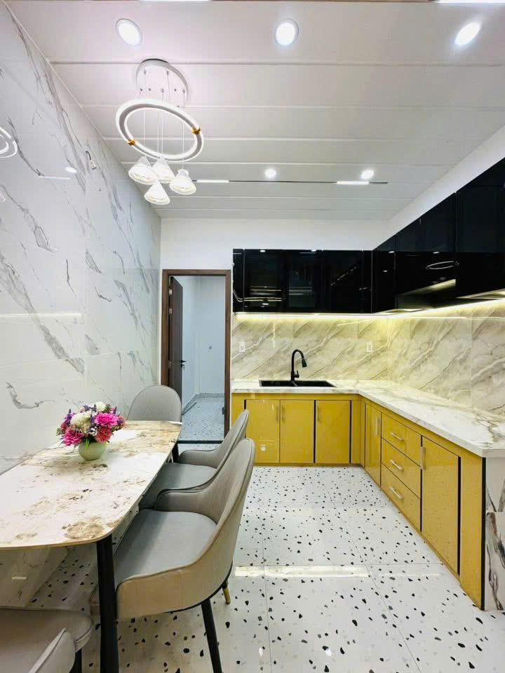 Siêu phẩm Lê Văn Sỹ P14 Q3  GIÁ 3TỶ5, sở hữu ngay nhà ở, HXH, trung tâm SG,  LH để xem nhà