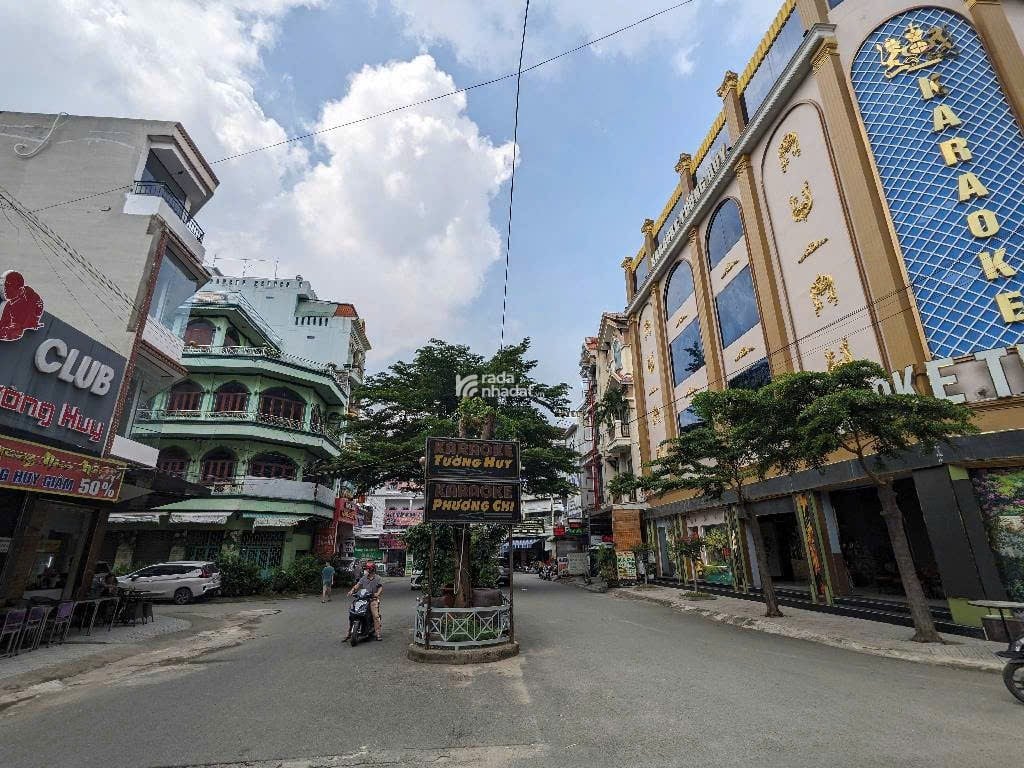  2 Tầng. Gồm 14 Phòng Trọ- khoán 20tr/th@ Dt: 109m2 (5x22)# Kết Cấu: nhà 2 Tần