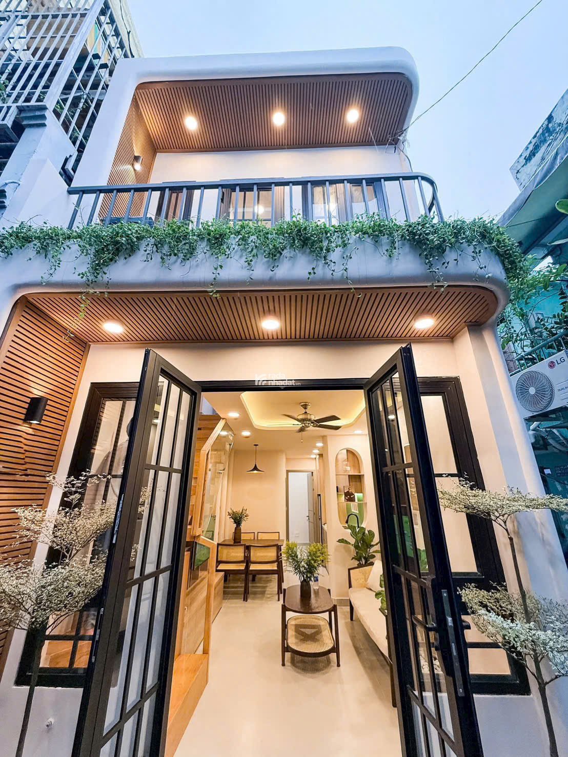 Nhà đẹp full nội thất cao cấp ngay Tầm Vu, Bình Thạnh, 40m2 gần công viên bến xe SHR giá 2 tỷ 680TL