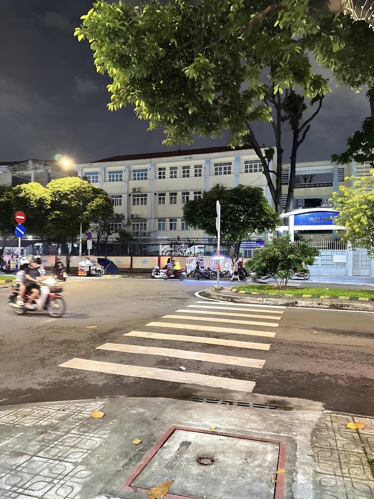 BÁN NHÀ MẶT TIỀN LÊ QUỐC TRINH 73M2 7.X TỶ 4PN TÂN PHÚ 12M CÓ LỀ 2.5M