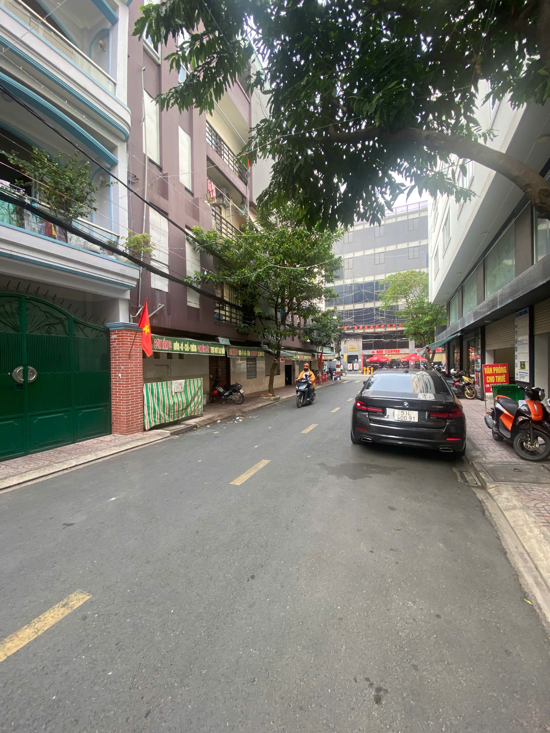 Bán khách sạn khu K300  Nguyễn Minh Hoàng Tân Bình 19 tỷ