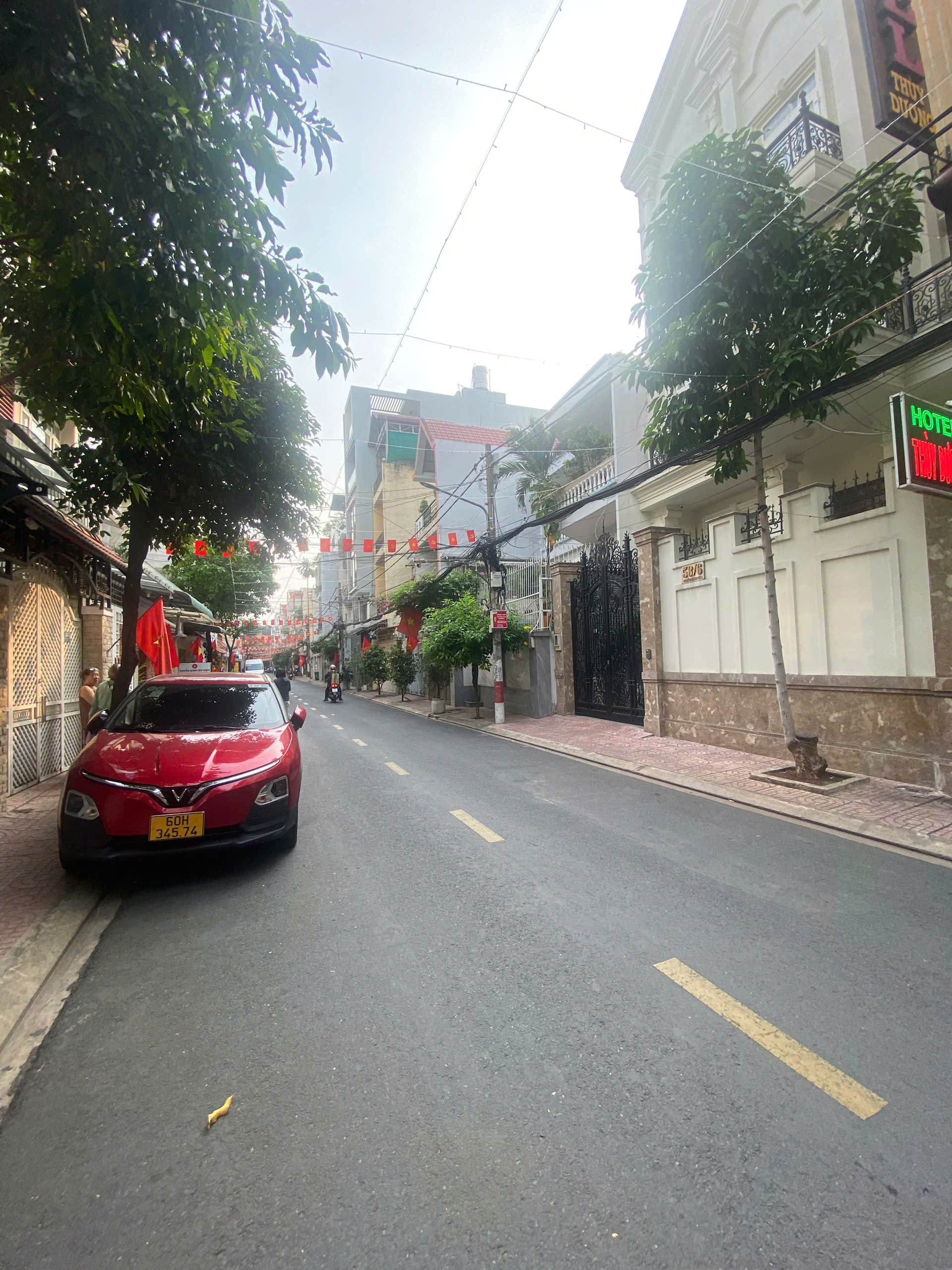 Bán khách sạn khu K300  Nguyễn Minh Hoàng Tân Bình 19 tỷ