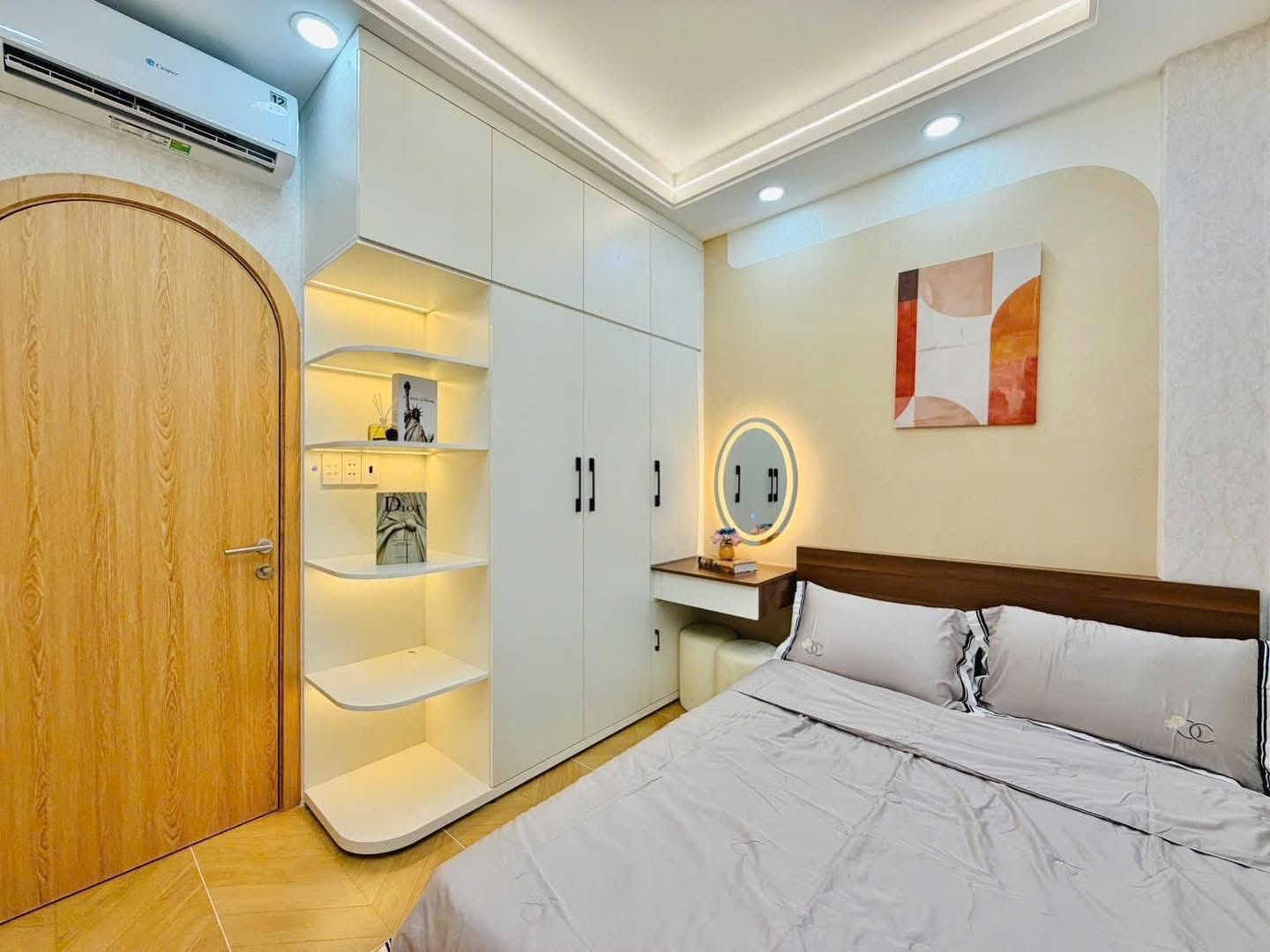 Cuối năm hạ giá 200tr chủ kẹt vốn bán gấp nhà 4 Tỷ300 đường Lê Văn Sỹ P10 Phú Nhuận , sổ hồng riêng