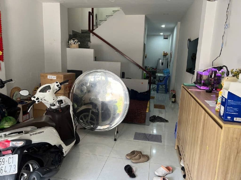 cực hiếm - nhỉnh 3 tỷ - hẻm xe hơi tránh - ngay Lê Văn Lương - phù hợp vừa ở vừa kinh doanh 